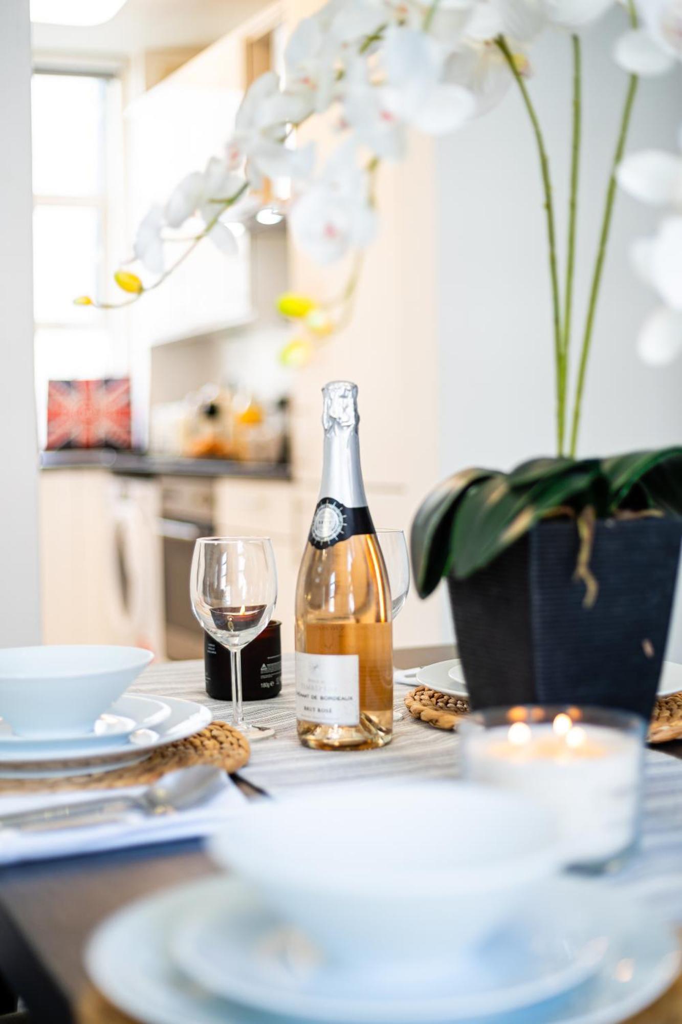 Selfridges Parkside Haven - 2 Bedroom Londra