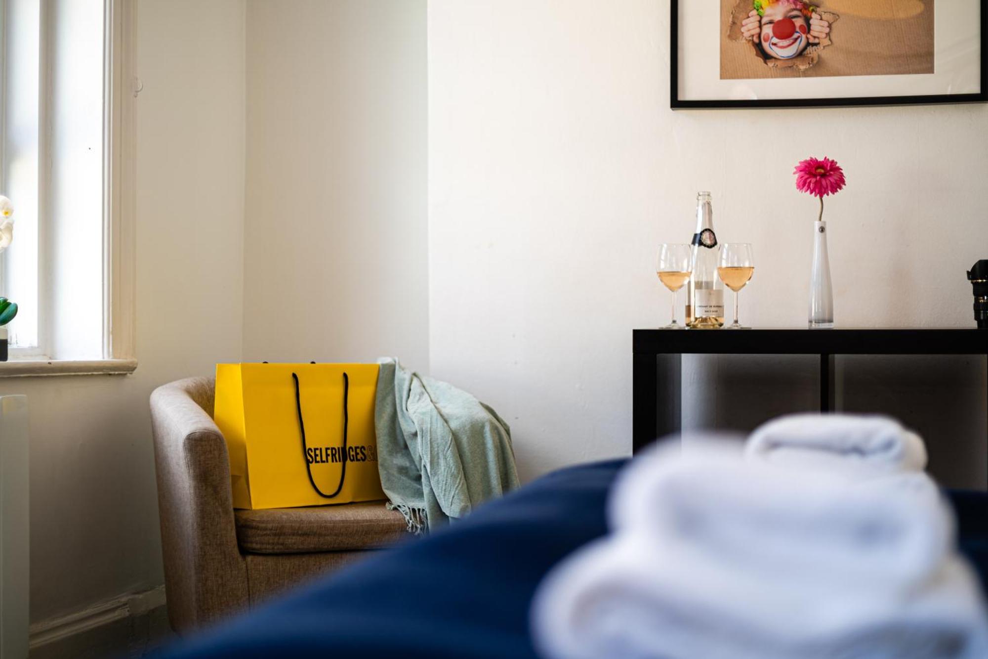 Selfridges Parkside Haven - 2 Bedroom Londra
