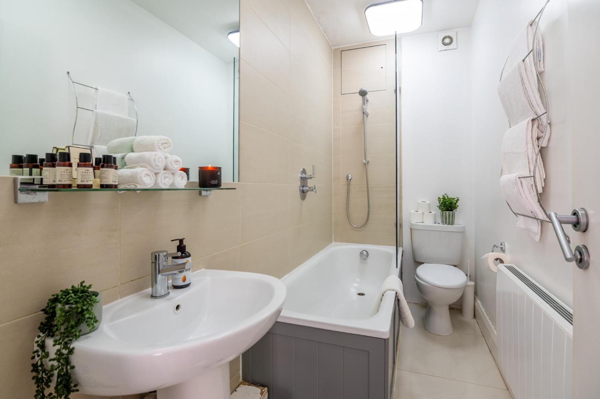 Selfridges Parkside Haven - 2 Bedroom Apartament Londra